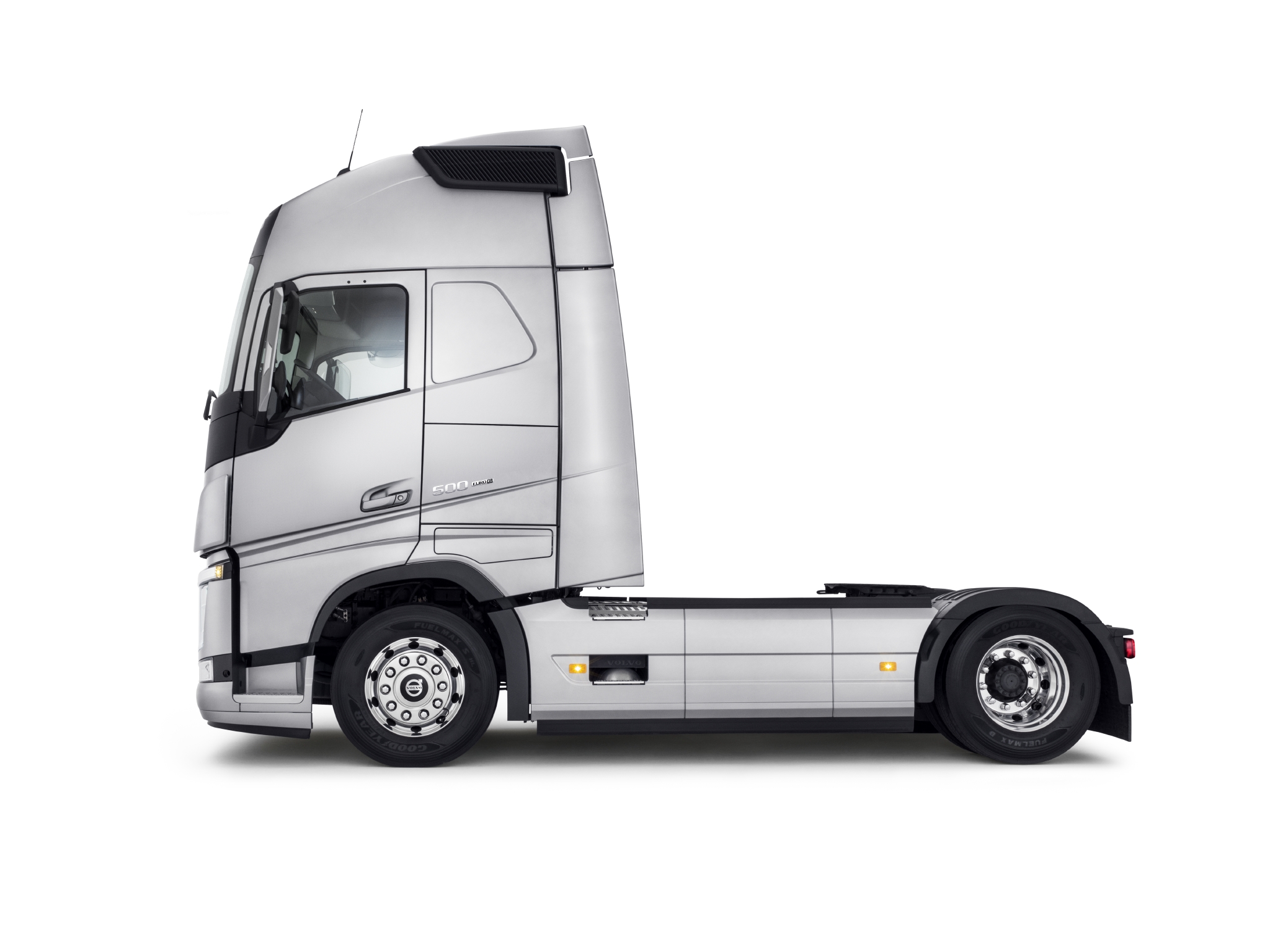 Межосевой спойлер на Volvo FH 4 под короткий бак