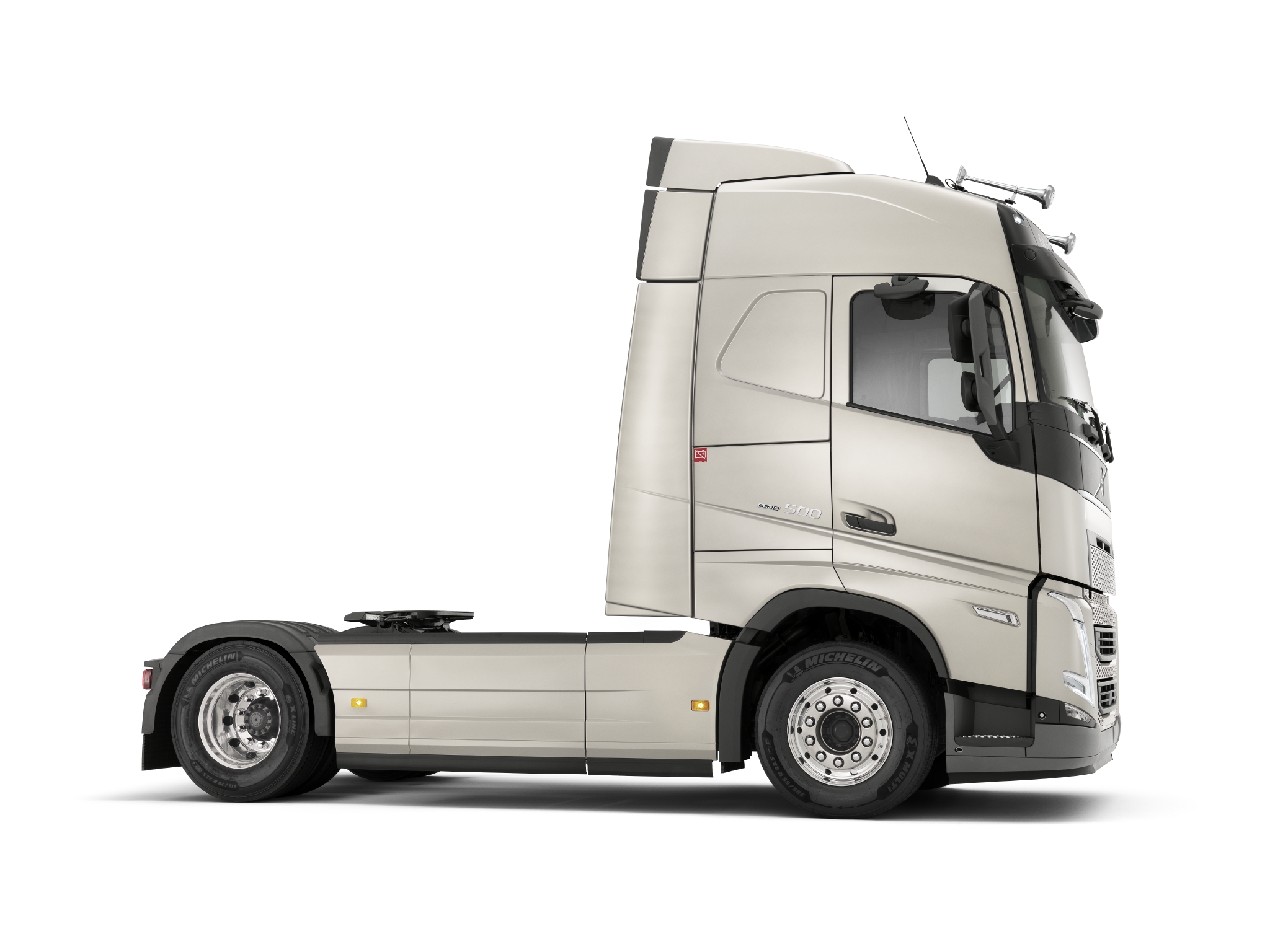 Межосевой спойлер на Volvo FH 4 под короткий бак