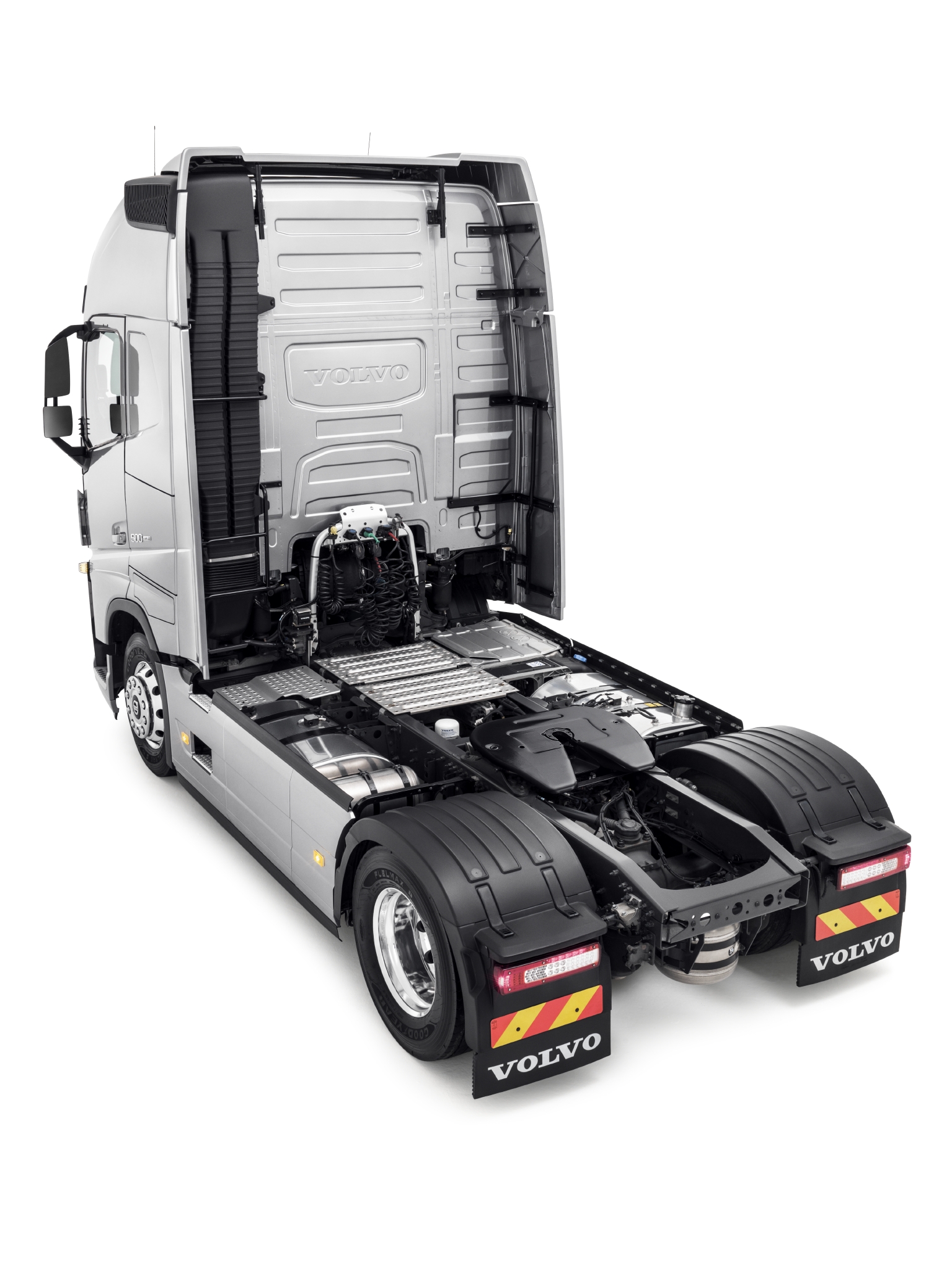 Межосевой спойлер на Volvo FH 4 под короткий бак