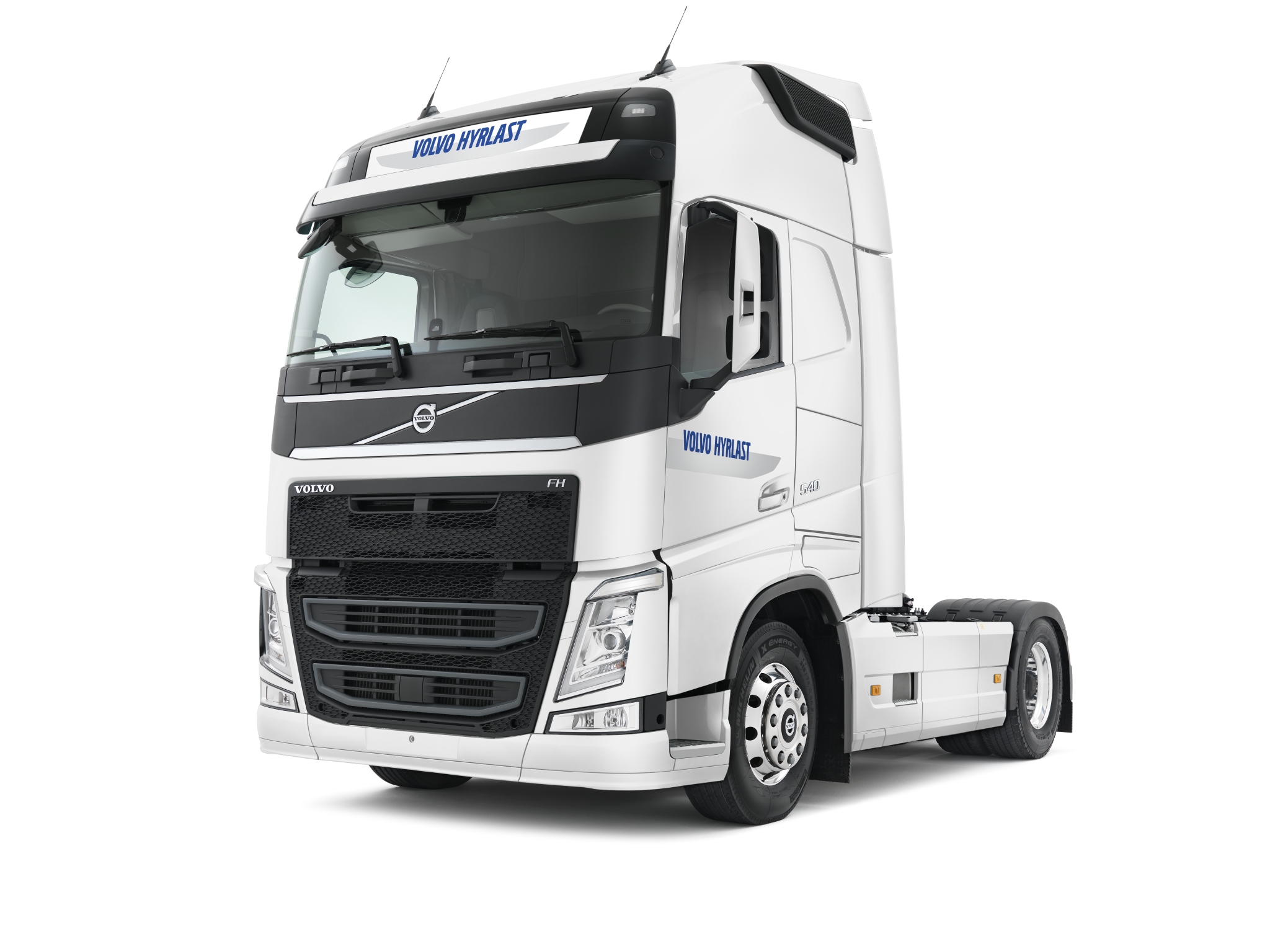 Боковой межосевой спойлер на Volvo FH 4 под стандартный бак