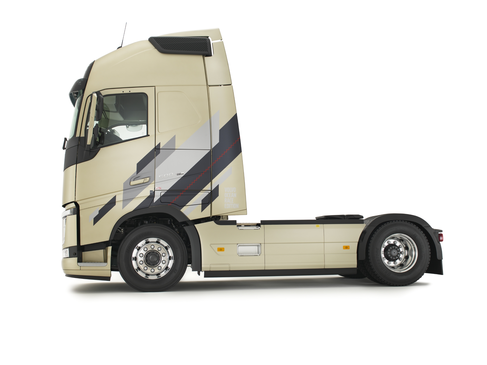 Боковой межосевой спойлер на Volvo FH 4 под стандартный бак